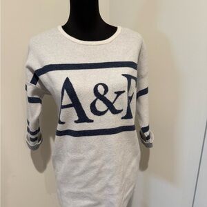 Abercrombie & Fitch A & F Graphic Print Sweater Womens size S Ivory  3/4 Sleeve